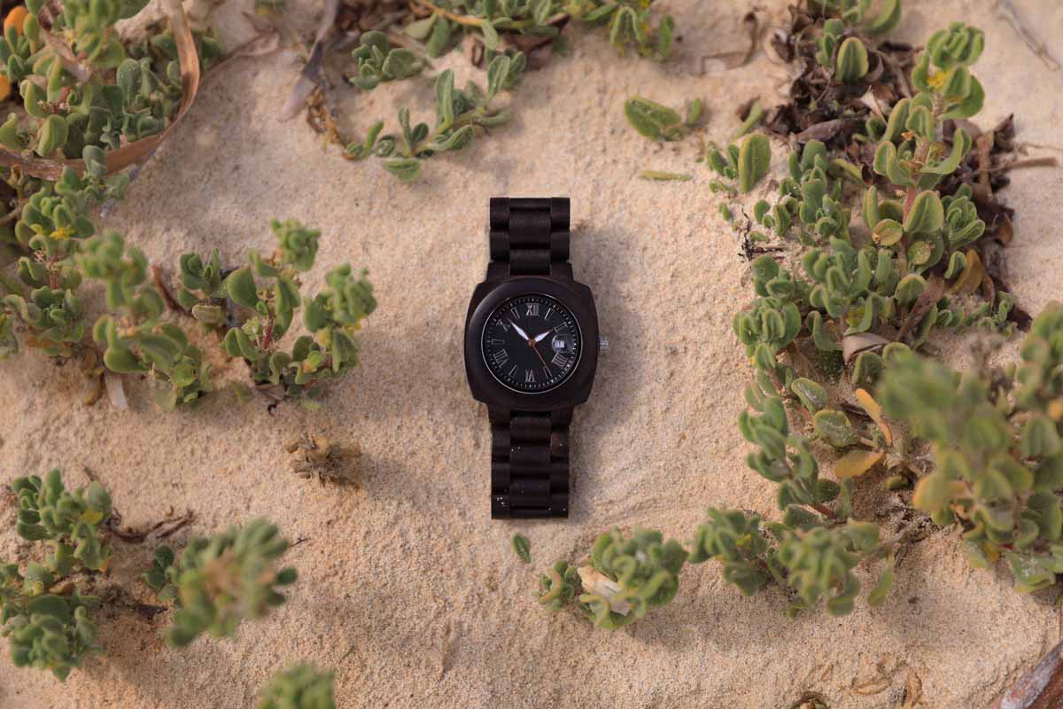 Tampilan jam tangan kayu Mahi Watch yang nggak kalah elegan dari jam tangan dengan material lainnya.